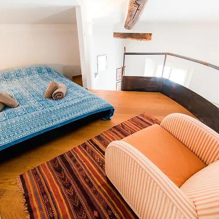 Lägenhet Antica Via Volta - The House Of Travelers *