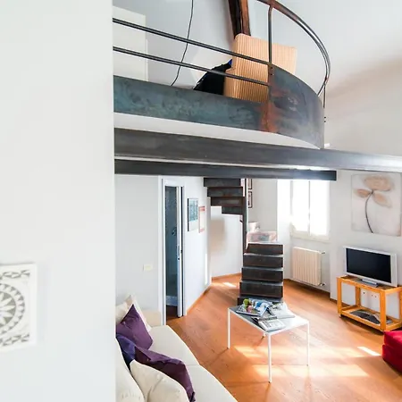 Antica Via Volta - The House Of Travelers Апартаменты